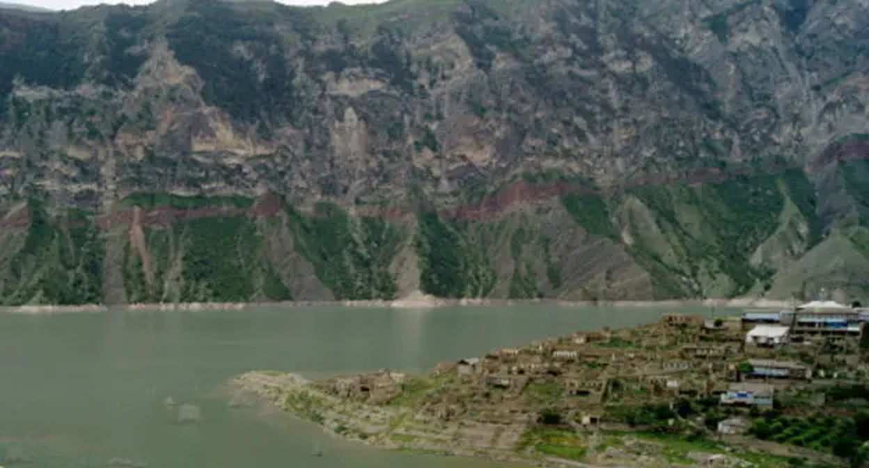 Село Старый Ирганай, затопленное в ходе заполнения водохранилища Ирганайской ГЭС в 2008 г. Июнь 2013 г. Фото Натальи Крайновой для "Кавказского узла" Село Старый Ирганай, затопленное в ходе заполнения водохранилища Ирганайской ГЭС в 2008 г. Июнь 2013 г. Фото Натальи Крайновой для "Кавказского узла"
