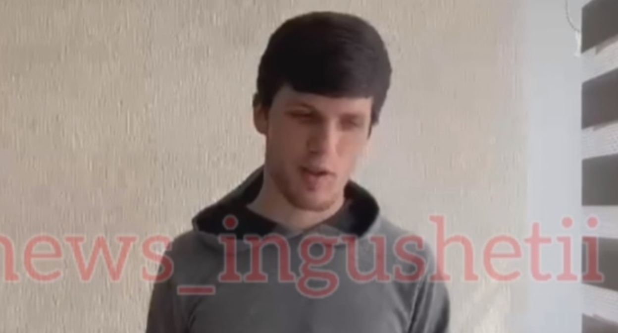 Кадр видео с извинениями студента https://www.instagram.com/p/CdAT1Y2gNOZBW5BFtTeezKqP3NWhPBYCGGsalo0/ (Instagram принадлежит компании Meta, деятельность которой в России Тверской суд Москвы запретил 21 марта в связи с экстремистской деятельностью.) Кадр видео с извинениями студента https://www.instagram.com/p/CdAT1Y2gNOZBW5BFtTeezKqP3NWhPBYCGGsalo0/ (Instagram принадлежит компании Meta, деятельность которой в России Тверской суд Москвы запретил 21 марта в связи с экстремистской деятельностью.)