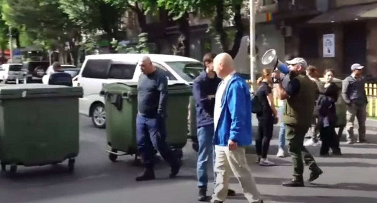 Противники Пашиняна перекрыли улицы в Ереване. Кадр видео
NEWS AM https://www.youtube.com/watch?v=KZSYLsi0WFk Противники Пашиняна перекрыли улицы в Ереване. Кадр видео
NEWS AM https://www.youtube.com/watch?v=KZSYLsi0WFk