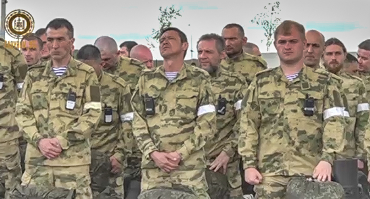 200 бойцов перед отправкой из Чечни в зону спецоперации. Кадр видео https://t.me/RKadyrov_95/2040 200 бойцов перед отправкой из Чечни в зону спецоперации. Кадр видео https://t.me/RKadyrov_95/2040