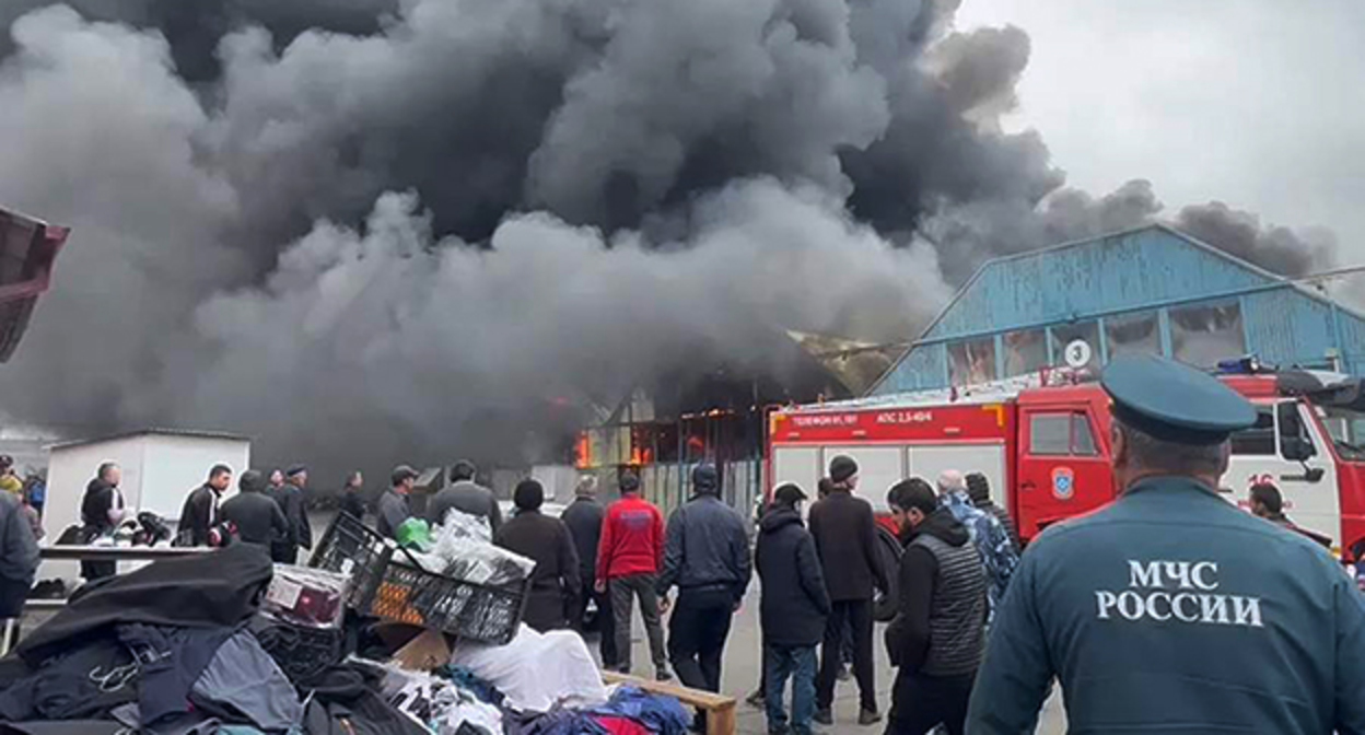 Пожар на рынке "Викалина" во Владикавказе. Фото: МЧС России по РСО-Алания Пожар на рынке "Викалина" во Владикавказе. Фото: МЧС России по РСО-Алания
