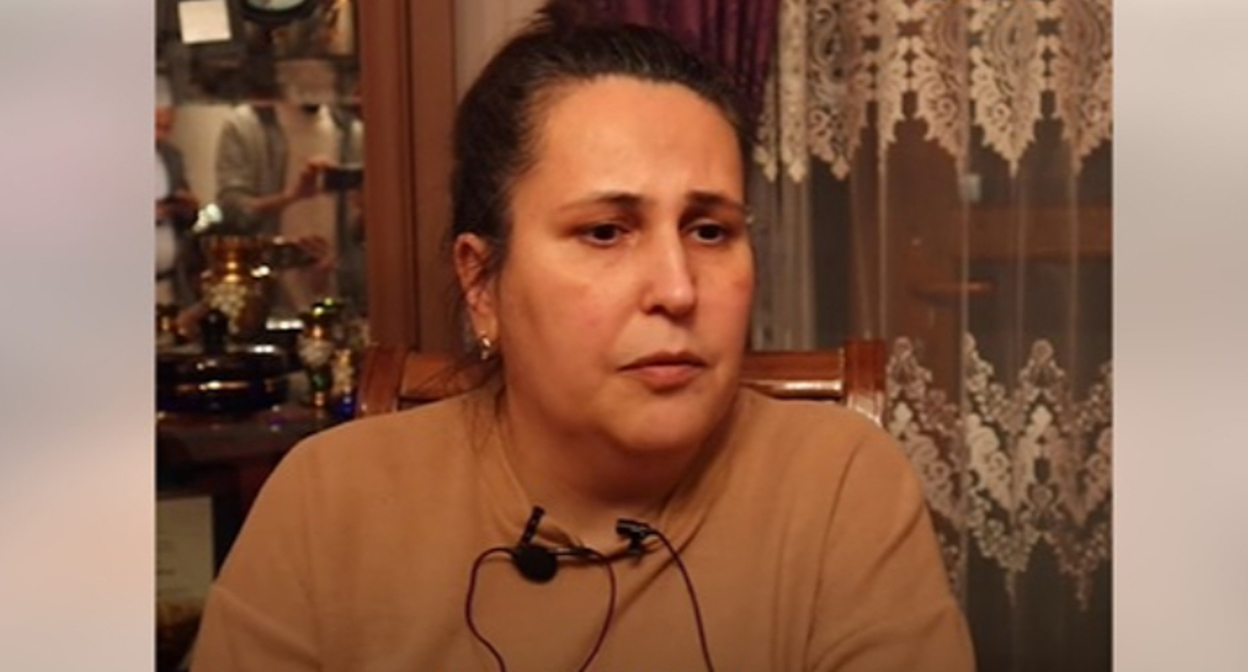 Айтен Мамедова. Скриншот видео https://1news.az/news/20220509061947825-On-sypal-ugrozami-v-adres-moei-docheri-Aiten-Mamedova-rasskazala-o-napavshem-na-nee-muzhchine-VIDEO Айтен Мамедова. Скриншот видео https://1news.az/news/20220509061947825-On-sypal-ugrozami-v-adres-moei-docheri-Aiten-Mamedova-rasskazala-o-napavshem-na-nee-muzhchine-VIDEO
