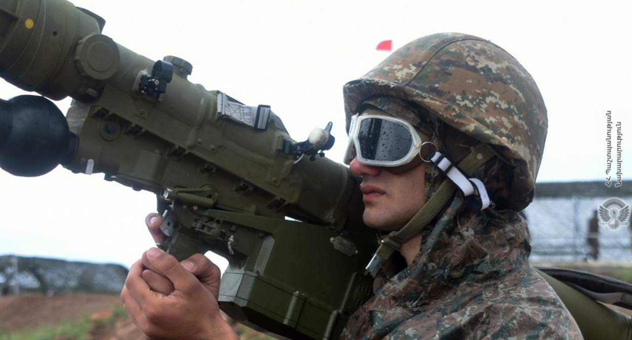 Военнослужащий армянской армии. Фото пресс-службы МО Армении https://mil.am/ru/news/10627 Военнослужащий армянской армии. Фото пресс-службы МО Армении https://mil.am/ru/news/10627