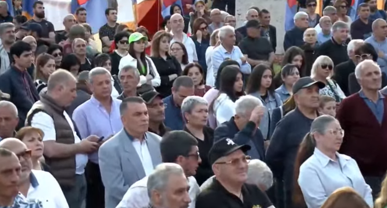 Акция протеста в Ереване. Скриншот кадра видео https://www.youtube.com/watch?time_continue=706&v=qpt7oFeZ53E&feature=emb_logo Акция протеста в Ереване. Скриншот кадра видео https://www.youtube.com/watch?time_continue=706&v=qpt7oFeZ53E&feature=emb_logo
