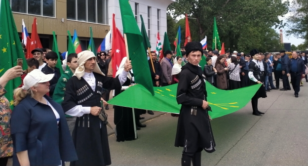 Участники шествия в Черкесске, фото: А. Садовская для "Кавказского узла" Участники шествия в Черкесске, фото: А. Садовская для "Кавказского узла"