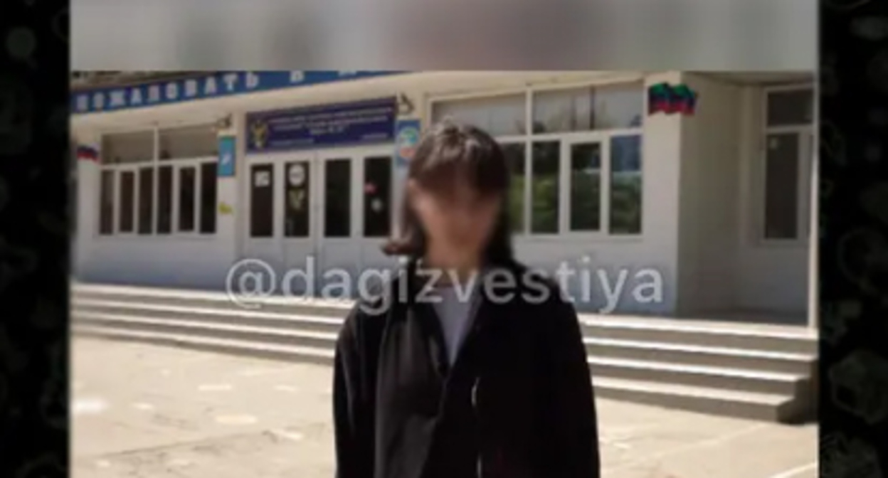Школьница из Избербаша извиняется за свои высказывания. Кадр видео https://t.me/dagizvestiya/9156 Школьница из Избербаша извиняется за свои высказывания. Кадр видео https://t.me/dagizvestiya/9156