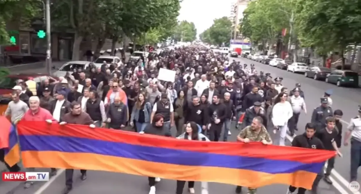 Шествие движения "Сопротивление" от площади Франции дошло до здания МИД в Ереване. Кадр видео NEWS AM
https://www.youtube.com/watch?v=L3eU-kSex74 Шествие движения "Сопротивление" от площади Франции дошло до здания МИД в Ереване. Кадр видео NEWS AM
https://www.youtube.com/watch?v=L3eU-kSex74