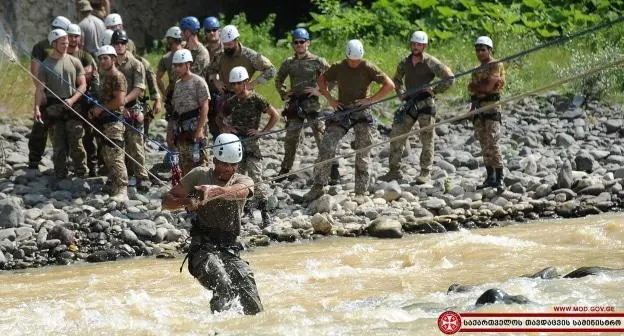 военнослужащие на учениях в горах. фото: пресс-служба Минобороны Грузии. военнослужащие на учениях в горах. фото: пресс-служба Минобороны Грузии.