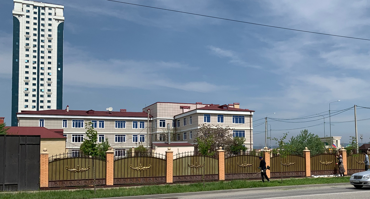 Грозненский гарнизонный военный суд. Фото пресс-службы суда http://gvs.chn.sudrf.ru/modules.php?name=press_dep&op=51&gid=23 Грозненский гарнизонный военный суд. Фото пресс-службы суда http://gvs.chn.sudrf.ru/modules.php?name=press_dep&op=51&gid=23