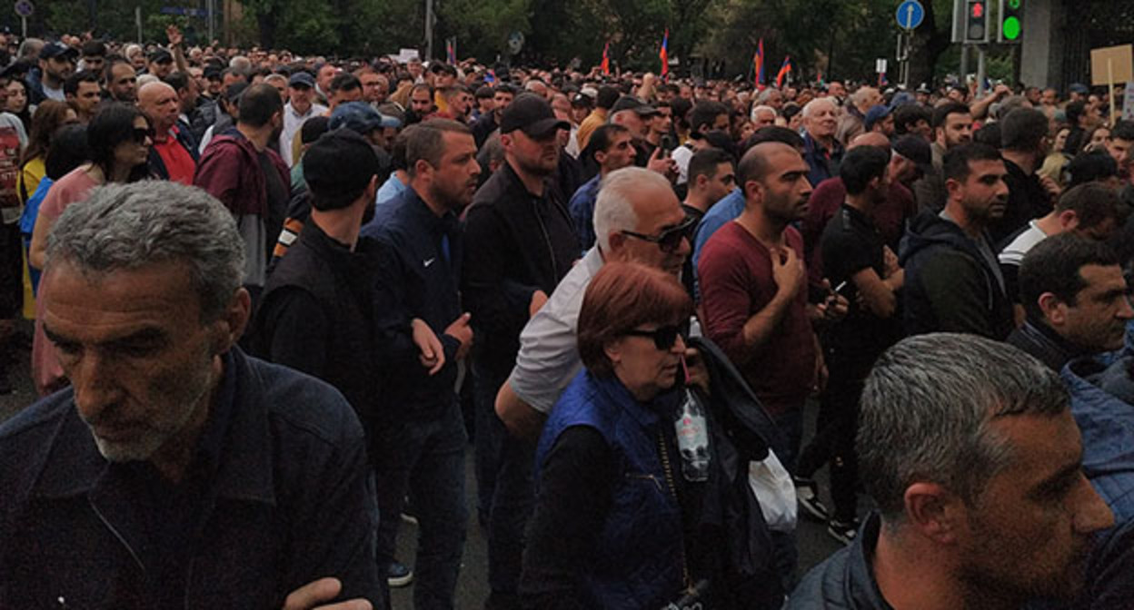 Участники акции протеста. Май 2022 г. Фото Армине Мартиросян для "Кавказского узла" Участники акции протеста. Май 2022 г. Фото Армине Мартиросян для "Кавказского узла"