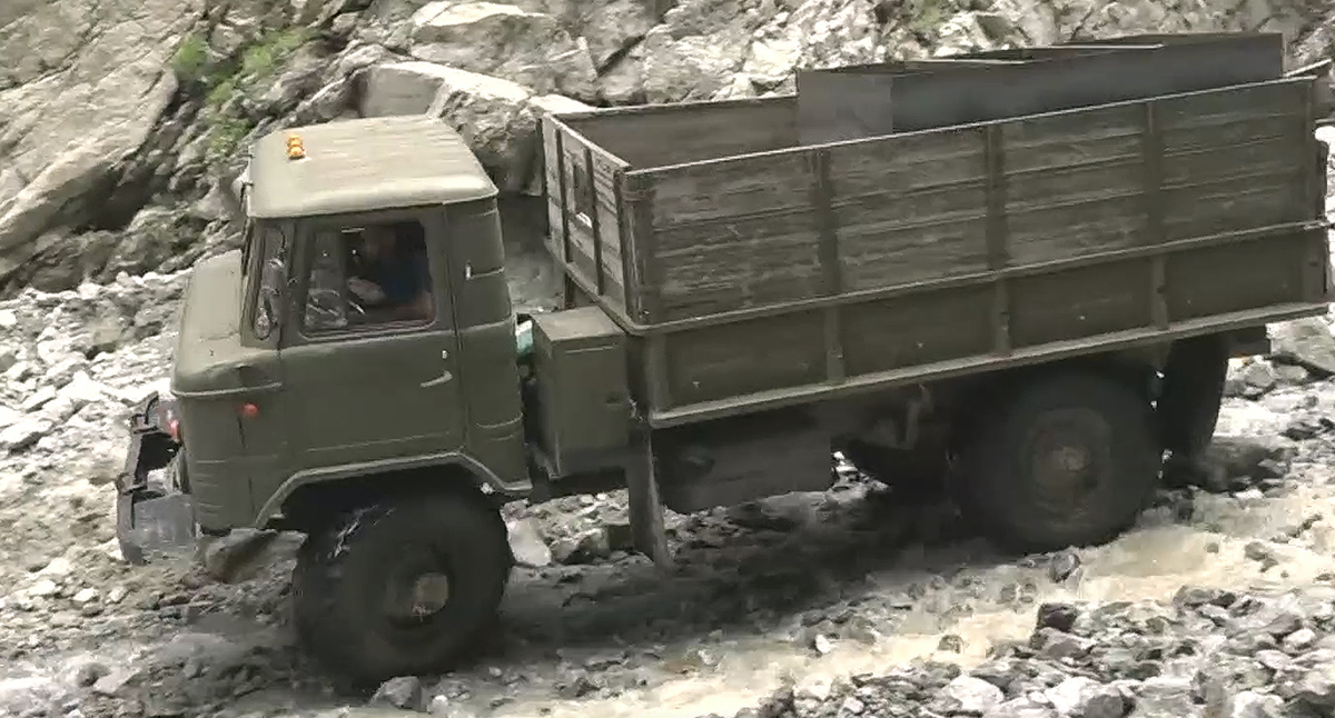 Устранение последствия камнепада и селя в поселке Бурон. Кадр видео https://alaniatv.ru/v-burone-ustranyayut-posledstviya-shoda-selya-kotoryj-narushil-vodosnabzhenie-poselka/ Устранение последствия камнепада и селя в поселке Бурон. Кадр видео https://alaniatv.ru/v-burone-ustranyayut-posledstviya-shoda-selya-kotoryj-narushil-vodosnabzhenie-poselka/