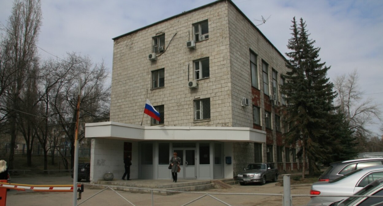 Здание Краснооктябрьского районного суда Волгограда. Фото: пресс-служба Краснооктябрьского райсуда Волгограда. http://krokt.vol.sudrf.ru/modules.php?name=press_dep&op=51&gid=6 Здание Краснооктябрьского районного суда Волгограда. Фото: пресс-служба Краснооктябрьского райсуда Волгограда. http://krokt.vol.sudrf.ru/modules.php?name=press_dep&op=51&gid=6