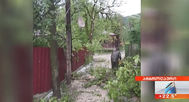 Последствия урагана в селе Знакава на севере Грузии. Кадр видео РУСТАВИ 2 https://rustavi2.ge/ka/news/232069 Последствия урагана в селе Знакава на севере Грузии. Кадр видео РУСТАВИ 2 https://rustavi2.ge/ka/news/232069