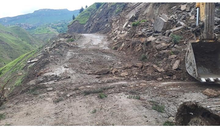 Дорожные службы восстановили движение по автодорогам Дагестана. Фото пресс-службы Министерства транспорта и дорожного хозяйства РД. Дорожные службы восстановили движение по автодорогам Дагестана. Фото пресс-службы Министерства транспорта и дорожного хозяйства РД.