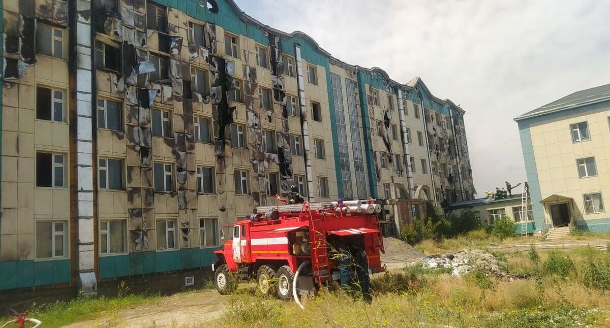 Здание строящегося роддома в Кизилюрте после пожара 24 июня 2022 года. Фото: пресс-служба Главного управления МЧС по Дагестану. https://t.me/mchsdagestan/2743 Здание строящегося роддома в Кизилюрте после пожара 24 июня 2022 года. Фото: пресс-служба Главного управления МЧС по Дагестану. https://t.me/mchsdagestan/2743