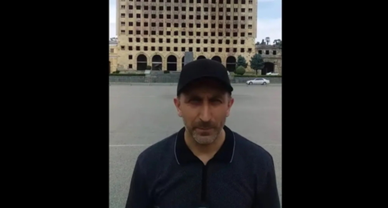 Джансух Адлейба объявляет о начале голодовки. Кадр видео с YouTube-канала David Zhvania https://www.youtube.com/watch?v=yxWkDNhiq7k Джансух Адлейба объявляет о начале голодовки. Кадр видео с YouTube-канала David Zhvania https://www.youtube.com/watch?v=yxWkDNhiq7k
