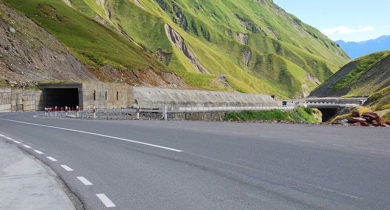 Военно-Грузинская дорога. Фото Жабры M L - Грузия https://commons.wikimedia.org/wiki/Category:Military_Road_of_Georgia Военно-Грузинская дорога. Фото Жабры M L - Грузия https://commons.wikimedia.org/wiki/Category:Military_Road_of_Georgia
