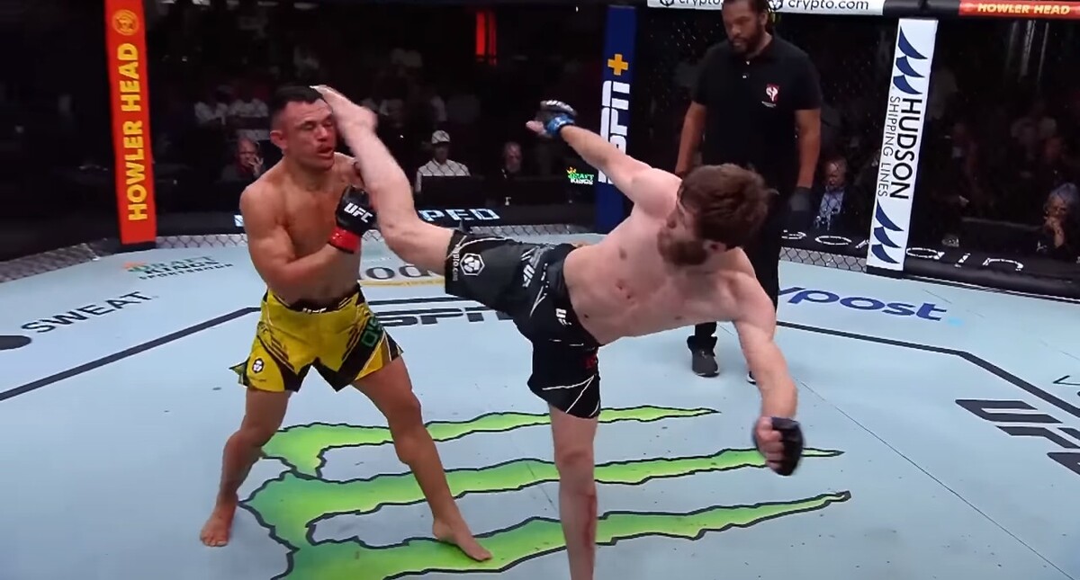 Бой Саида Нурмагомедова (справа) с Дугласом Силве де Андраде на турнире UFC в Лас-Вегасе. Стопкадр из видео https://www.youtube.com/watch?v=rnItuG4xNTA Бой Саида Нурмагомедова (справа) с Дугласом Силве де Андраде на турнире UFC в Лас-Вегасе. Стопкадр из видео https://www.youtube.com/watch?v=rnItuG4xNTA