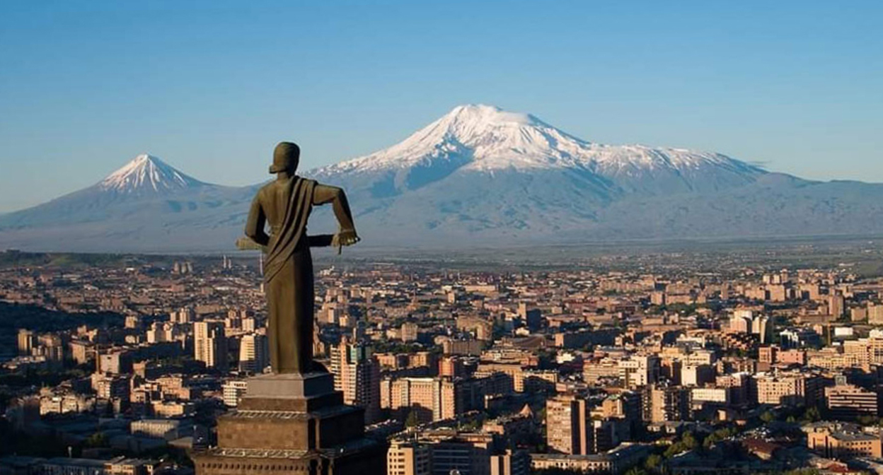 Армения. Фото Андраник Кешинян https://travel-armenia.ru/nashi-turyi/odnodnevnie-turyi/polet-na-vertolete-v-armenii/ Армения. Фото Андраник Кешинян https://travel-armenia.ru/nashi-turyi/odnodnevnie-turyi/polet-na-vertolete-v-armenii/