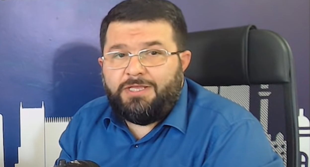 Абид Гафаров, стоп-кадр видео KİM TV https://www.youtube.com/watch?v=I3Gg_OtJPns Абид Гафаров, стоп-кадр видео KİM TV https://www.youtube.com/watch?v=I3Gg_OtJPns