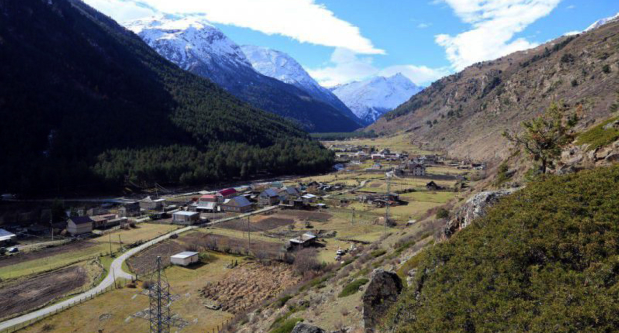 Село Тегенекли в Приэльбрусье. Фото: Muslimbek07 https://ru.wikipedia.org/wiki/Тегенекли#/media/Файл:Tegenekli.jpg Село Тегенекли в Приэльбрусье. Фото: Muslimbek07 https://ru.wikipedia.org/wiki/Тегенекли#/media/Файл:Tegenekli.jpg