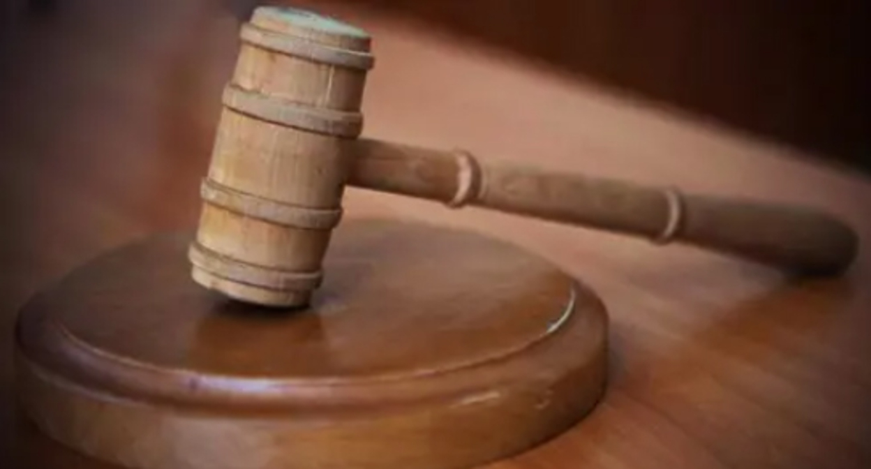 Судейский молоток. Фото: Федор Обмайкин / Югополис Судейский молоток. Фото: Федор Обмайкин / Югополис
