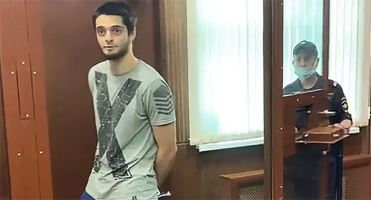 Сайд-Мухаммад Джумаев в зале суда. Скриншот видео Тверской райсуд в Москве http://mos-gorsud.ru/rs/tverskoj Сайд-Мухаммад Джумаев в зале суда. Скриншот видео Тверской райсуд в Москве http://mos-gorsud.ru/rs/tverskoj