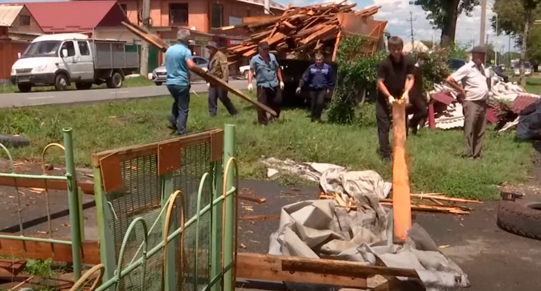 Ликвидация последствий ливня с градом в Северной Осетии . Кадр видео
iRYSTON TV https://www.youtube.com/watch?v=lmcUWmLf9lo&t=4s
Ликвидация последствий ливня с градом в Северной Осетии . Кадр видео
iRYSTON TV https://www.youtube.com/watch?v=lmcUWmLf9lo&t=4s