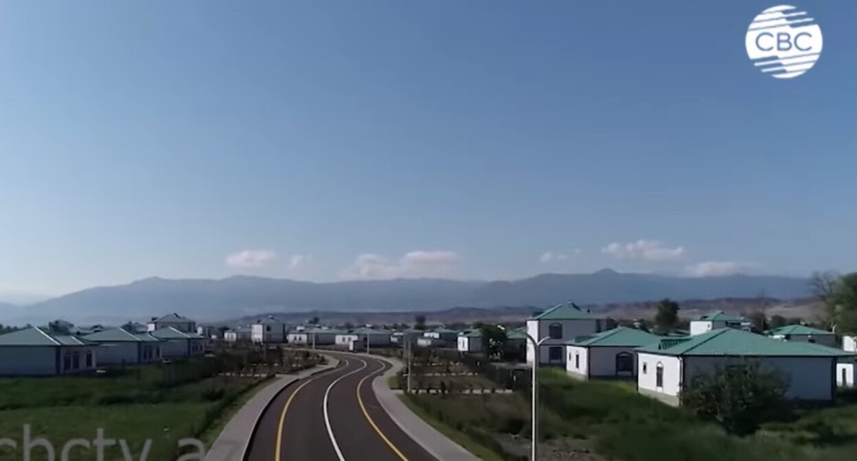 Село Агалы. Стоп-кадр из видео https://www.youtube.com/watch?v=aQaPu5f9dMI Село Агалы. Стоп-кадр из видео https://www.youtube.com/watch?v=aQaPu5f9dMI