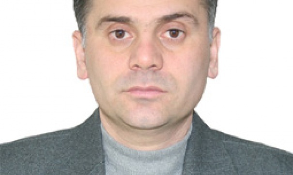 Арарат Довмалов. Фото https://fedpress.ru/news/society/news_crime/1405936217-spikera-zheleznovodskoi-gordumy-edva-ne-vzorvali-v-sobstvennom-dvore Арарат Довмалов. Фото https://fedpress.ru/news/society/news_crime/1405936217-spikera-zheleznovodskoi-gordumy-edva-ne-vzorvali-v-sobstvennom-dvore