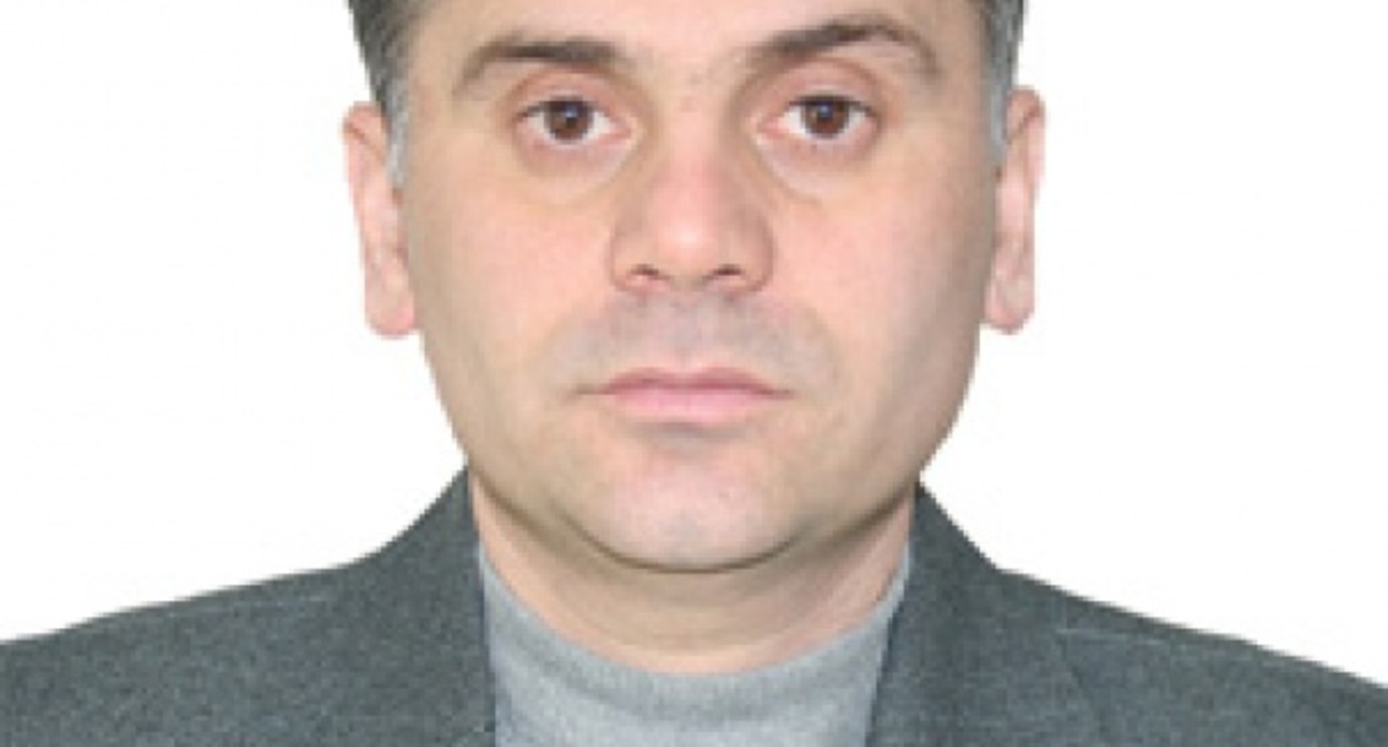 Арарат Довмалов. Фото https://fedpress.ru/news/society/news_crime/1405936217-spikera-zheleznovodskoi-gordumy-edva-ne-vzorvali-v-sobstvennom-dvore Арарат Довмалов. Фото https://fedpress.ru/news/society/news_crime/1405936217-spikera-zheleznovodskoi-gordumy-edva-ne-vzorvali-v-sobstvennom-dvore