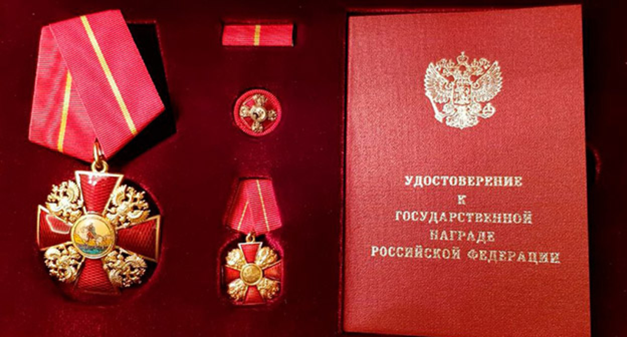 Орден Александра Невского с удостоверением. Фото: Artem Lepesin https://ru.wikipedia.org/ Орден Александра Невского с удостоверением. Фото: Artem Lepesin https://ru.wikipedia.org/
