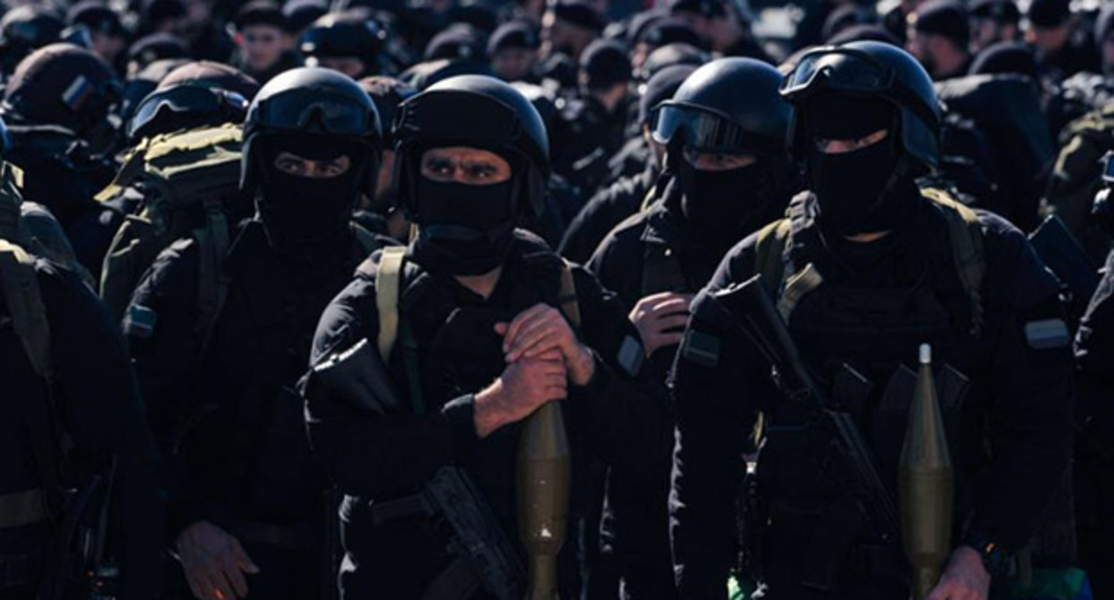 Чеченские военнослужащие. Фото: Шамиль Мазиев /ИА "Грозный-информ" Чеченские военнослужащие. Фото: Шамиль Мазиев /ИА "Грозный-информ"