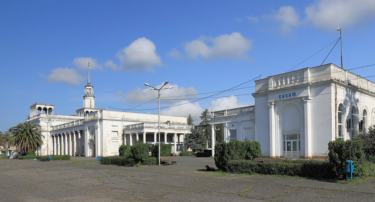 Сухум. Фото Hons084 
 https://ru.wikipedia.org/wiki/Сухум 