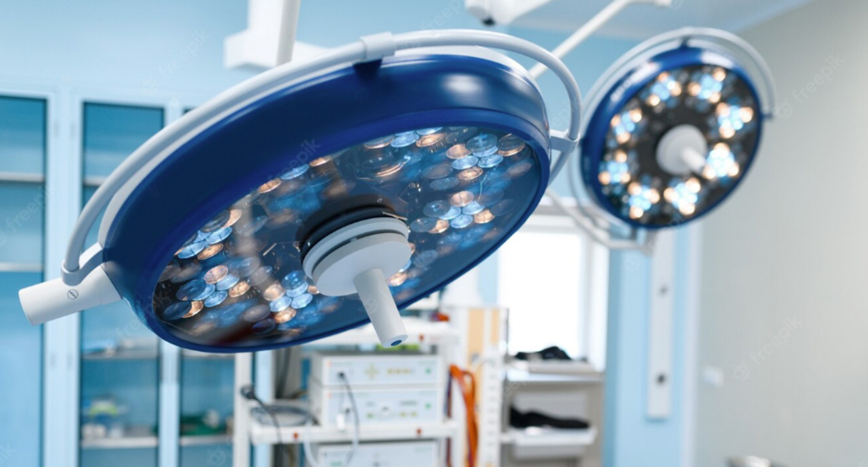 Операционная. Фото https://ru.freepik.com/premium-photo/professional-surgery-lamps-in-operating-room-nobody_12610759.htm#query=врач%20операционная&position=19&from_view=search Операционная. Фото https://ru.freepik.com/premium-photo/professional-surgery-lamps-in-operating-room-nobody_12610759.htm#query=врач%20операционная&position=19&from_view=search