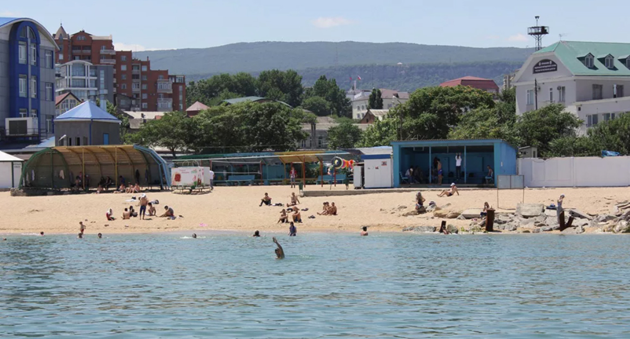 Пляж в Дербенте. Фото https://riadagestan.ru/news/incidents/in_makhachkala_checked_a_recreation_area_on_the_shore_of_the_caspian_sea/ Пляж в Дербенте. Фото https://riadagestan.ru/news/incidents/in_makhachkala_checked_a_recreation_area_on_the_shore_of_the_caspian_sea/