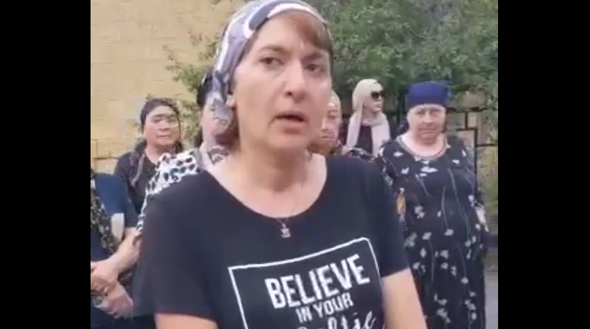 Стоп-кадр видеообращения жильцов. https://t.me/dagestanRD/21218 Стоп-кадр видеообращения жильцов. https://t.me/dagestanRD/21218