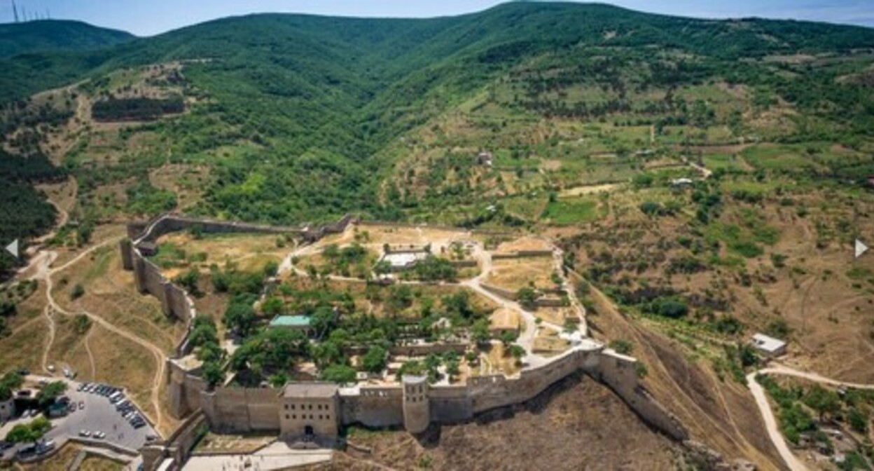 Цитадель Нарын-кала. Фото: пресс-служба администрации Дербента http://derbent.ru/upload/resize_cache/iblock/e53/220_220_1/e53d77a0f74b92df363d1dd2171bf839.jpg Цитадель Нарын-кала. Фото: пресс-служба администрации Дербента http://derbent.ru/upload/resize_cache/iblock/e53/220_220_1/e53d77a0f74b92df363d1dd2171bf839.jpg