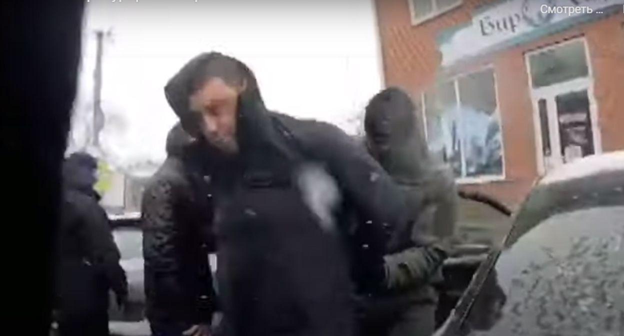 Задержание заместителя прокурора Таганрога Виктора Плюшкина. Кадр видео
"Блокнот. Таганрог" https://www.youtube.com/watch?v=YJ6m5QZhwfA&t=1s Задержание заместителя прокурора Таганрога Виктора Плюшкина. Кадр видео
"Блокнот. Таганрог" https://www.youtube.com/watch?v=YJ6m5QZhwfA&t=1s