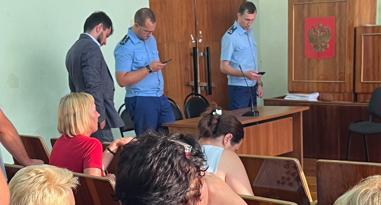 Заседание суда в Адлере по делу об изъятии у фермеров в собственность государства арендованных ими земель. Фото Светланы Кравченко для "Кавказского узла" Заседание суда в Адлере по делу об изъятии у фермеров в собственность государства арендованных ими земель. Фото Светланы Кравченко для "Кавказского узла"