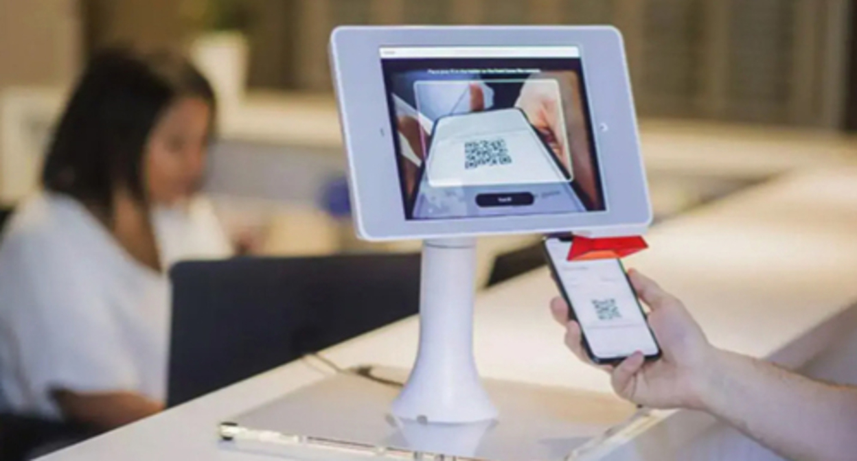 Проверка QR-кода. Фото Proxyclick Visitor Management System, unsplash.com Проверка QR-кода. Фото Proxyclick Visitor Management System, unsplash.com