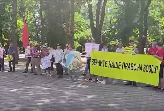 Пикет в Ростове-на-Дону против бездействия надзорных органов по ситуации с загрязнением воздуха, 14 августа 2022 года https://t.me/don_mash/2602 Пикет в Ростове-на-Дону против бездействия надзорных органов по ситуации с загрязнением воздуха, 14 августа 2022 года https://t.me/don_mash/2602