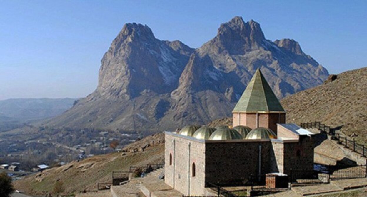 Нахичеванская Автономная Республика, Азербайджан. Фото: User:Sefer azeri from az.wikipedia.org - http://az.wikipedia.org/wiki/Şəkil:Əlincəçay_xanəgahı_Naxçıvan.jpg Нахичеванская Автономная Республика, Азербайджан. Фото: User:Sefer azeri from az.wikipedia.org - http://az.wikipedia.org/wiki/Şəkil:Əlincəçay_xanəgahı_Naxçıvan.jpg