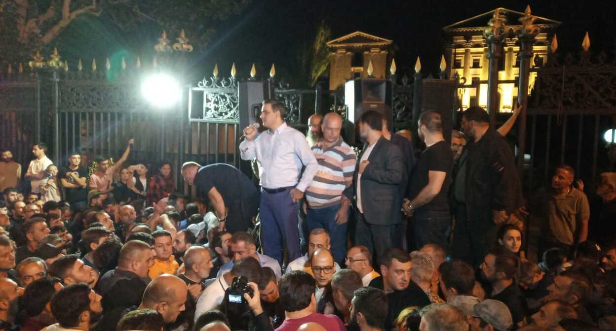 Протестующие в Ереване. 15.09.2022. Фото Тиграна Петросяна для "Кавказского узла". Протестующие в Ереване. 15.09.2022. Фото Тиграна Петросяна для "Кавказского узла".
