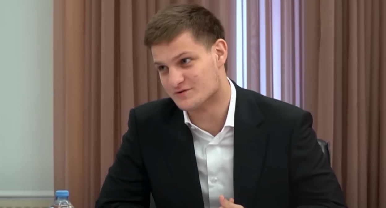 Ахмат Кадыров. Кадр видео ЧГТРК "Грозный"
https://www.youtube.com/watch?v=9_cYehHZ6Cs Ахмат Кадыров. Кадр видео ЧГТРК "Грозный"
https://www.youtube.com/watch?v=9_cYehHZ6Cs