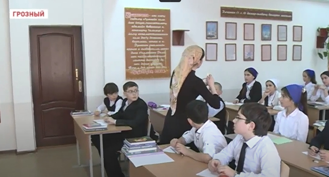 Урок. Кадр видео ЧГТРК "Грозный" https://www.kavkaz-uzel.eu/admin/articles/381147/edit
 