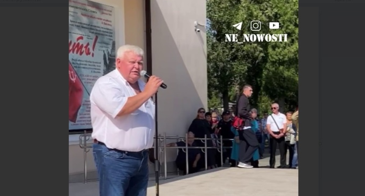 Выступление заместителя главы Красноармейского района Николая Шумченко на сходе 17 сентября 2022 года. Скриншот с видео телеграм-канала ne_nowosti, https://t.me/nenowost/295 Выступление заместителя главы Красноармейского района Николая Шумченко на сходе 17 сентября 2022 года. Скриншот с видео телеграм-канала ne_nowosti, https://t.me/nenowost/295