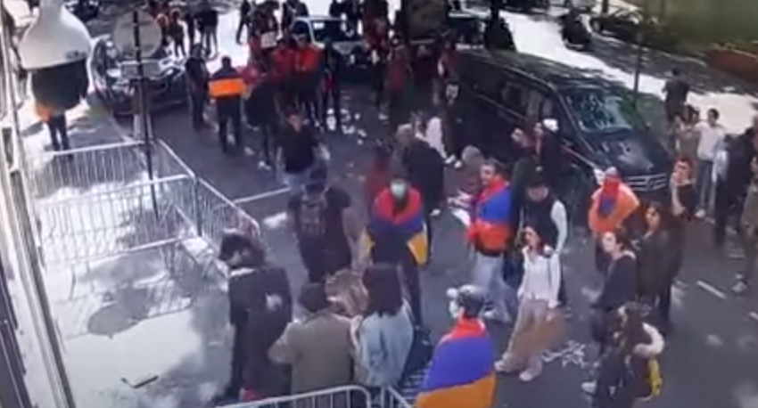 Нападение на посольство Азербайджана в Париже. Кадра видео Media Baku https://www.youtube.com/watch?v=BUJb4_ibchM&t=2s
 