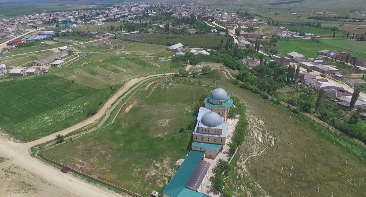 Село Параул в Карабудахкентском районе. Кадр видео https://www.youtube.com/watch?app=desktop&v=k5MRzwcCfsQ Село Параул в Карабудахкентском районе. Кадр видео https://www.youtube.com/watch?app=desktop&v=k5MRzwcCfsQ