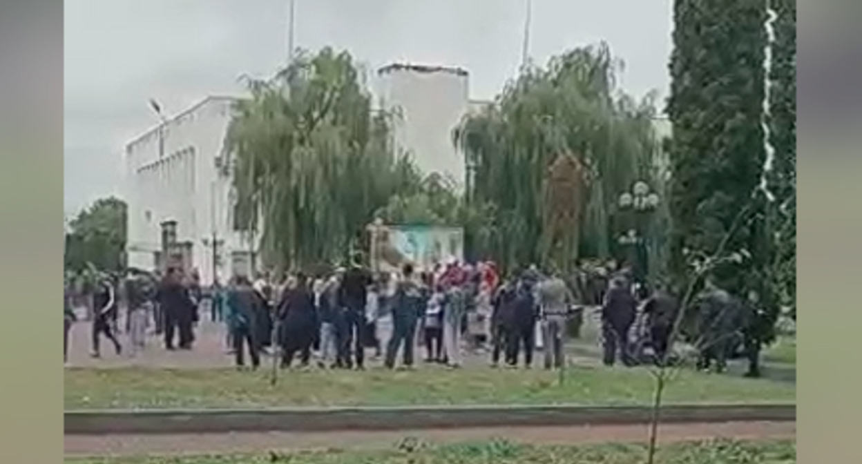 Жительницы Кабардино-Балкарии вышли на протест в связи с мобилизацией. Скрнишот сообщения https://t.me/news_sirena/4441 Жительницы Кабардино-Балкарии вышли на протест в связи с мобилизацией. Скрнишот сообщения https://t.me/news_sirena/4441